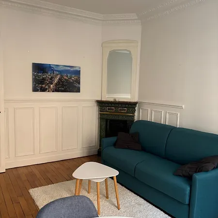 Cozy In باريس
