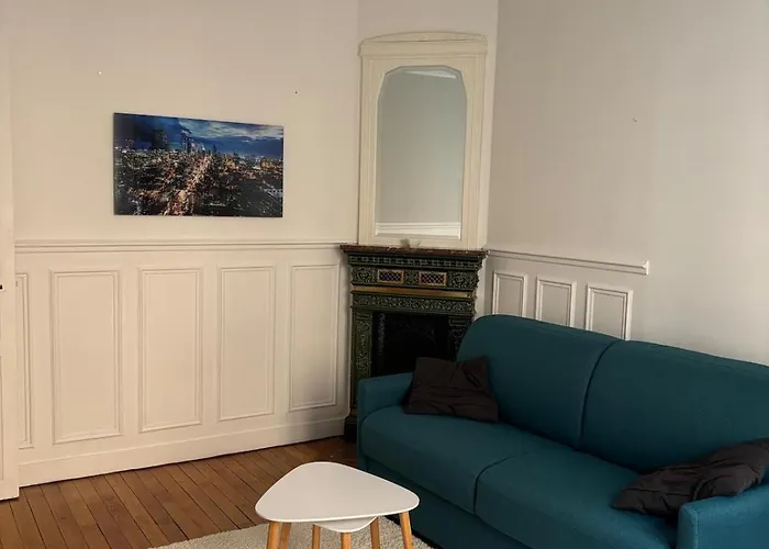 Cozy In باريس
